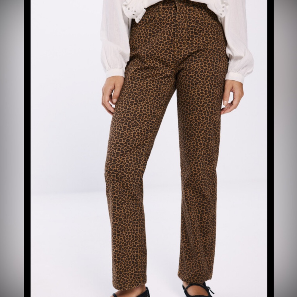 Springfield (Spain) Leopard Print Straight-Leg Denim • Size 4